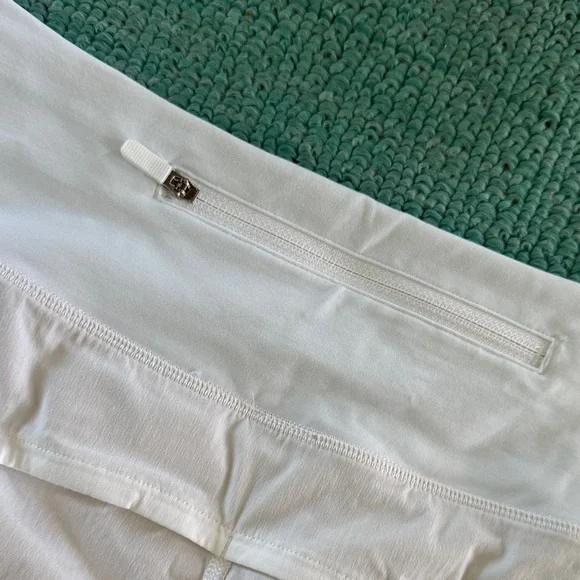 lululemon athletica speed up shorts high rise 4 inch - Picture 4 of 4